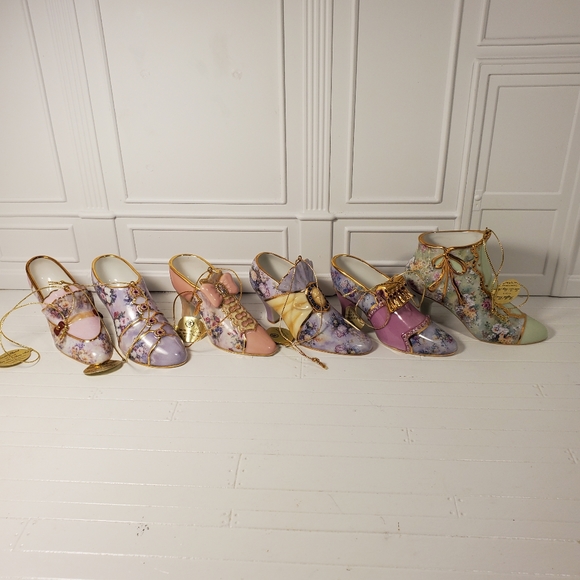 Bradford Edition Heirloom Porcelain Shoe Ornaments - Picture 7 of 14